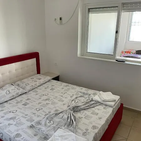 Traceys 3apartments Borsh Apartment *