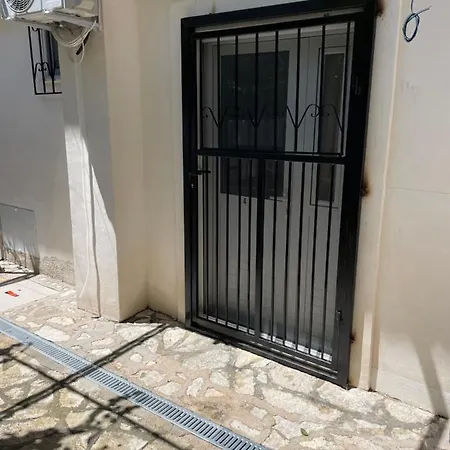 Traceys 3apartments Borsh * Qazim Pali