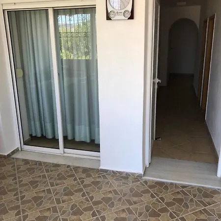 Traceys 3apartments Borsh * Qazim Pali