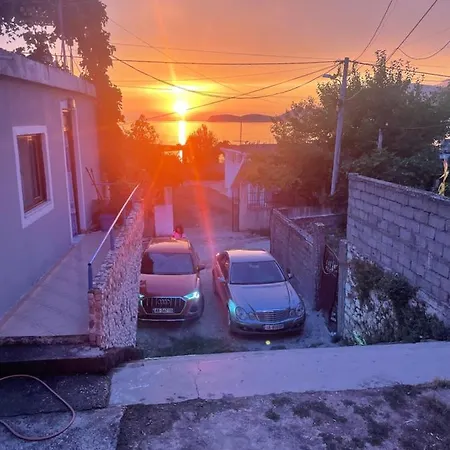 Traceys 3apartments Borsh