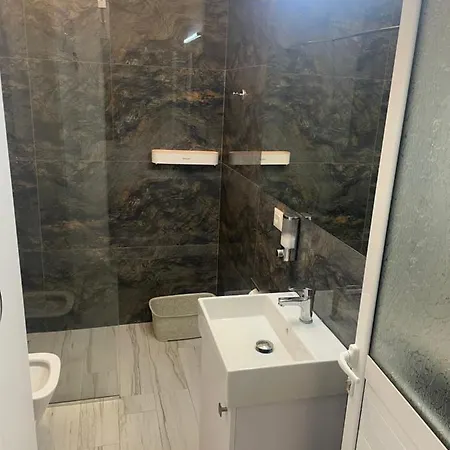 Traceys 3apartments Borsh Apartment *