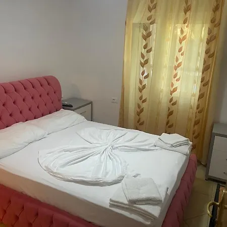 Traceys 3apartments Borsh Apartment