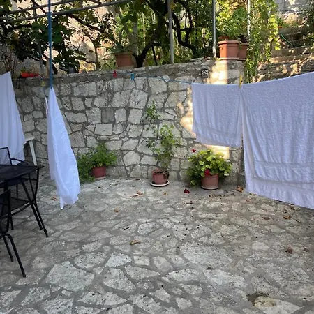 Traceys 3apartments Borsh * Qazim Pali
