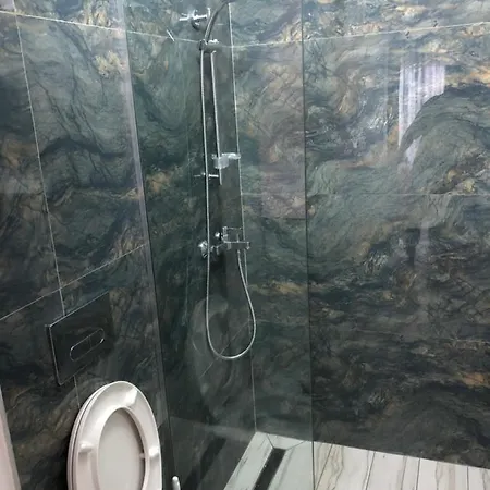 Traceys 3apartments Borsh アパート Qazim Pali