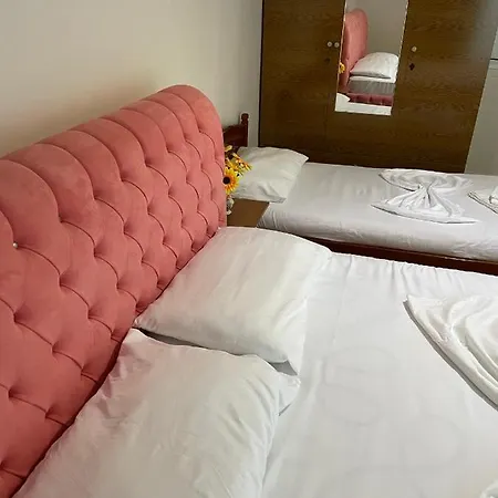 Traceys 3apartments Borsh アパート *